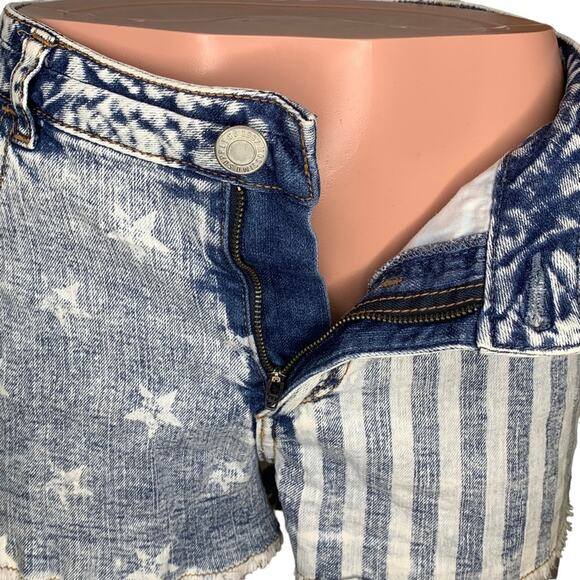Mossimo Shorts Flag Print 5 working Pockets Belt Loops Size 13 - Picture 4 of 16